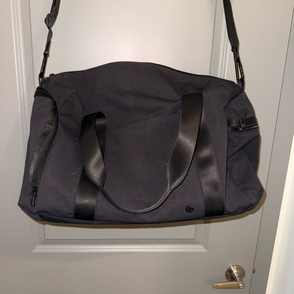 lululemon athletica Black Command the Day Duffle Bag 37ml - Picture 7 of 12